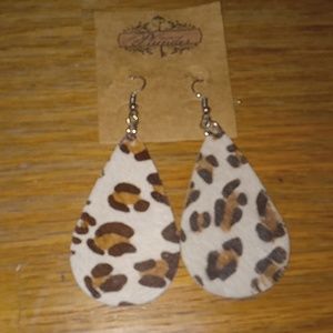 Plunder Cheetah Earrings suede